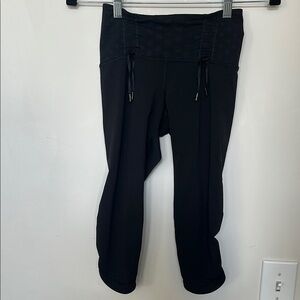 Lululemon Women's Capri Leggings Pants Size 4 Black Faded Polka Dot 14.5” Inseam